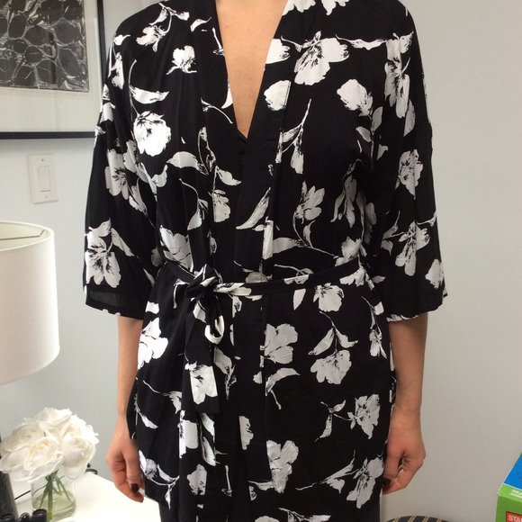 Black & White Daniadown Short Kimono - Picture 3 of 3